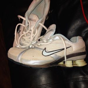 Nike naverene II womens 7